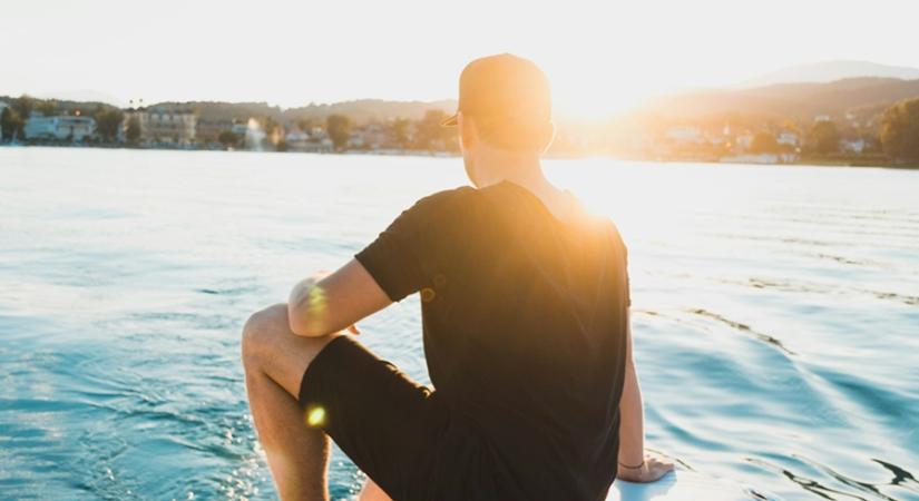 Úszva búcsúznak az óévtől a tapolcai Malom-tónál