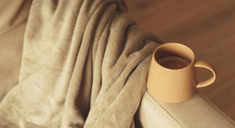 „Csak egy takarót akartam” – külön alvótakaró miatt robbant ki vita egy friss házasságban