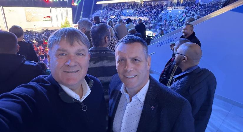 Hathavi bérének megfelelő év végi jutalom üti a markát Vecsés fideszes polgármesterének