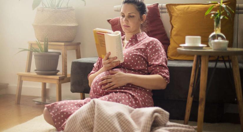 6 fontos könyv 2025-ből szülésről, nőiségről és anyaságról – nem csak nőknek
