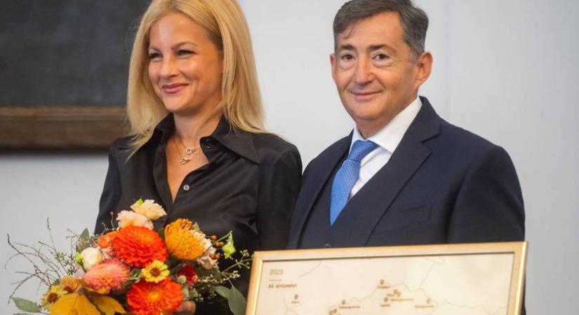 Várkonyi Andreát és Mészáros Lőrincet Hawaiin fotózták le: itt tölthetik a szilvesztert is