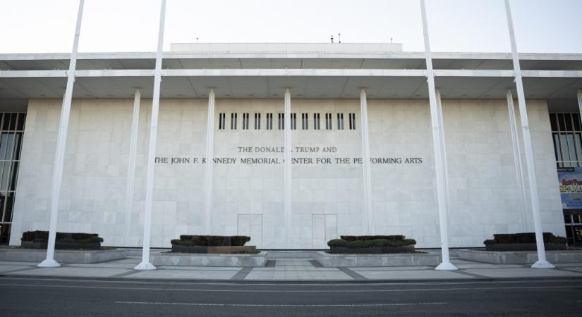 Sorban mondják le a koncertjeiket a zenészek abban a koncertteremben, ami nemrég Trump nevét vette fel
