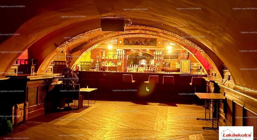 Veszprém éjszakai életének kulthelyeit árulják: ikonikus bárok otthona kerül eladásra ( galéria)
