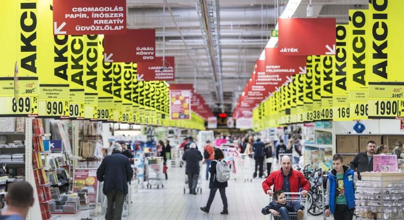 Így tartanak nyitva a nagyobb boltok szilveszterkor