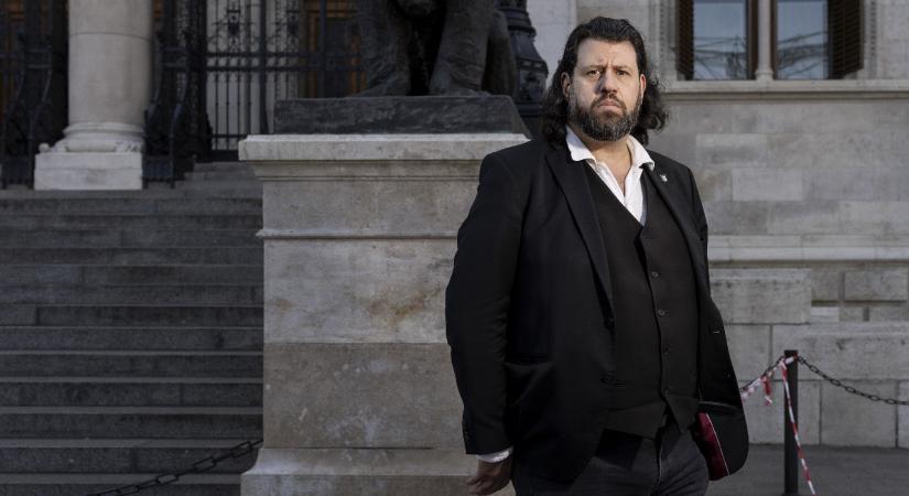 Rendőrök igazoltatták a Puzsér Róbert év végi bulijából távozókat