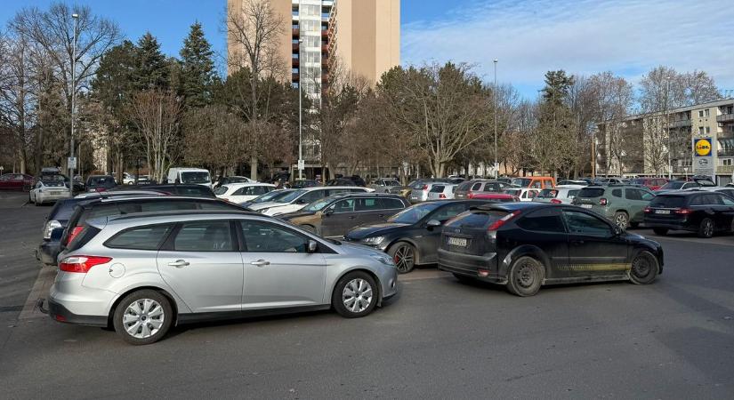 Roham a boltokban az év utolsó napján - fotók