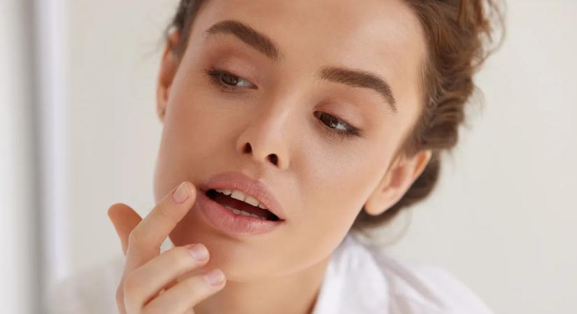 Egy profi sminkes titka: így varázsolj magadnak pillanatok alatt telt ajkakat