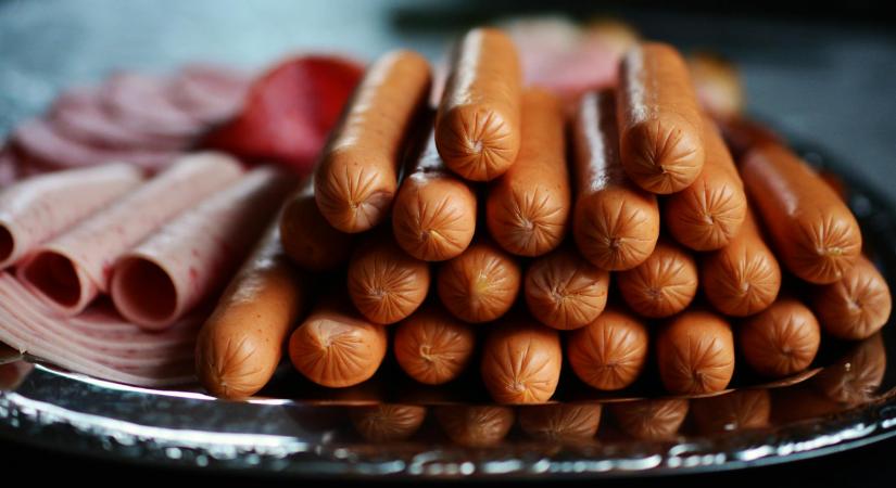 Virsliárak szilveszter előtt: olcsó belépő, drága prémium – mekkora a rés a polcokon?