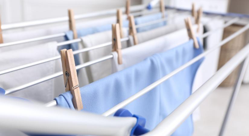 Négy textília, amit soha ne száríts a ruhaszárító állványon