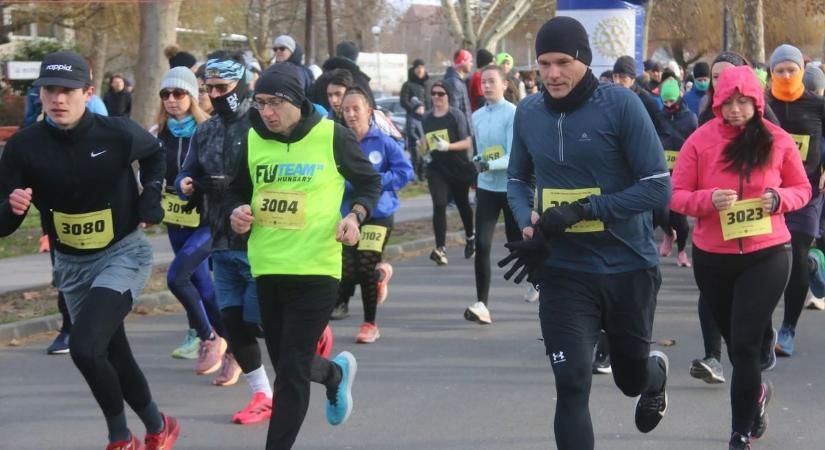 A csípős idő ellenére is mozgásba lendült Baja – fotók