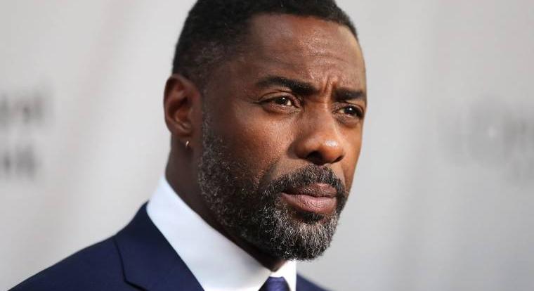 Lovaggá ütötték Idris Elbát