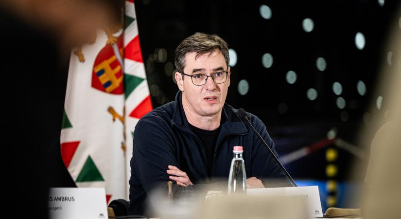 Karácsony Gergely a középső ujját mutatva jelentette be, hogy sikerült rendezniük a tartozásokat, nincs csőd