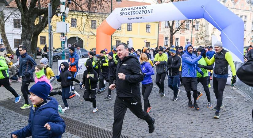 Rekordrészvétellel zajlott a szilveszteri futás Szekszárdon (galéria)