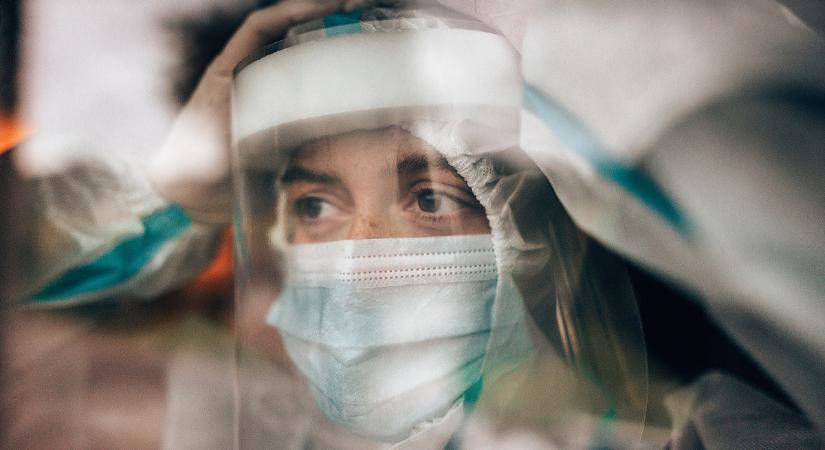 Jön a kórházi szigor vidéken, újra kötelező lesz a maszkviselés