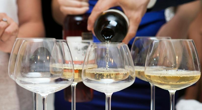 Bormustra a keszthelyi Balaton Színházban