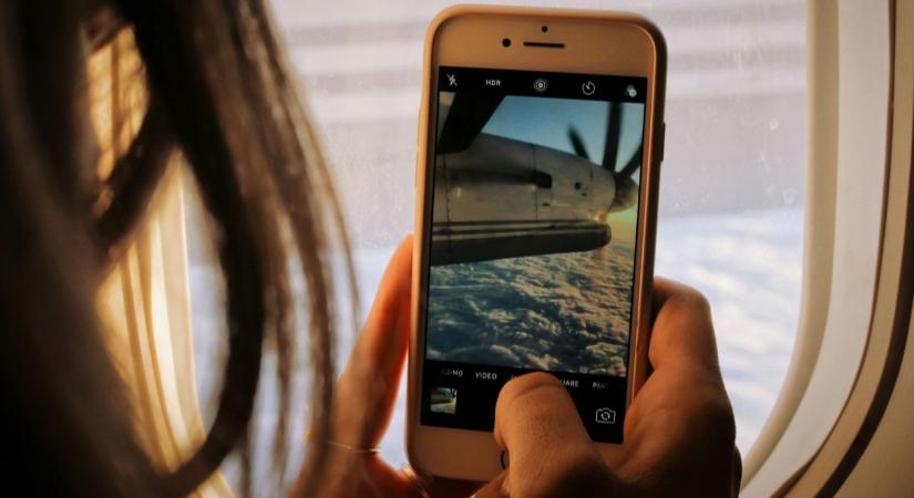 Ha lemerül a telefonod a reptéren, több száz ezres bukta lehet a vége – kevesen ismerik ezt a szabályt