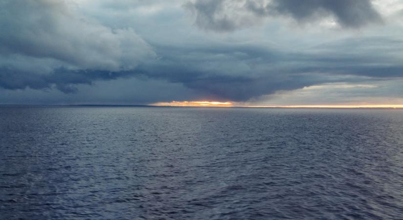 A finn rendőrség lefoglalt egy hajót, amelyet egy tengeralatti kábel megrongálásával gyanúsít