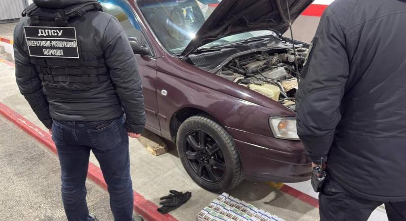 210 doboz zárjegy nélküli cigarettát találtak a csapi határátkelőn