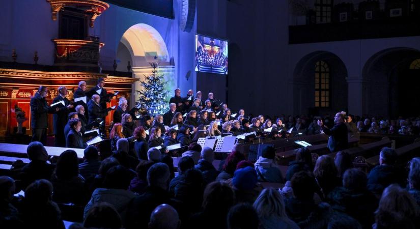 Gyönyörű dallamok töltik meg az új év első napján a Nagytemplomot