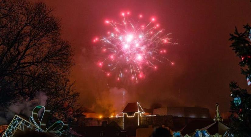 Szilveszteri kisokos: Hova fordulhatunk az ünnep alatt segítségért?