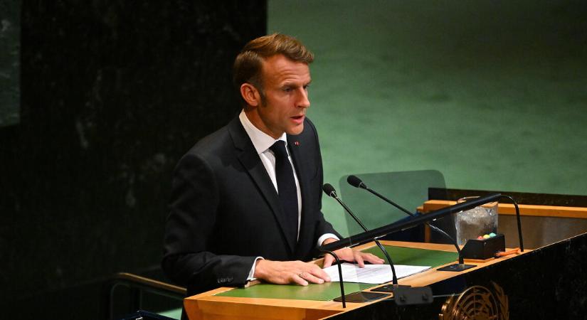 Lépnek a franciák: nincs több telefonozás az iskolákban