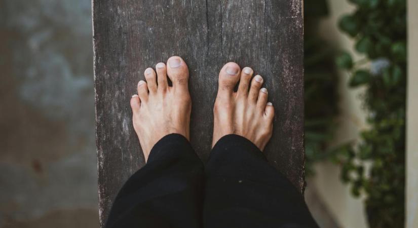 Mezítláb szállt ki a kocsiból a cikázó autós Debrecenben