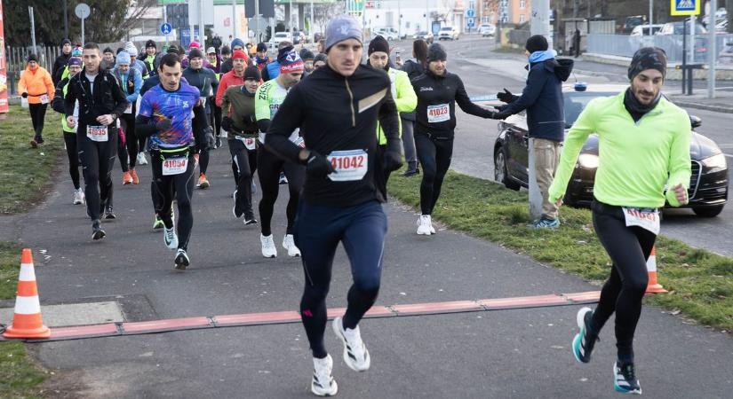 Rekord született a szilveszteri hegyimaratonon: tíz éves csúcs dőlt meg (galériával)