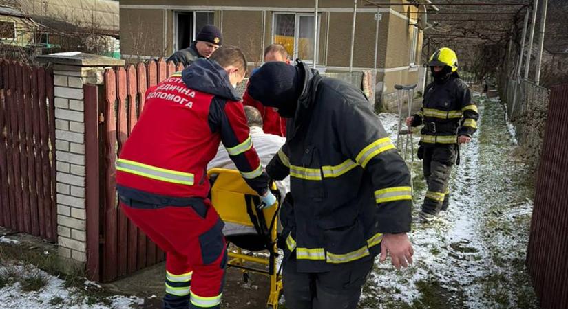 Háztűz oltása közben szén-monoxid-mérgezést szenvedett egy férfi Kárpátalján