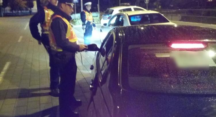 Mezítlábas részeg sofőr tántorgott ki az autójából Debrecenben