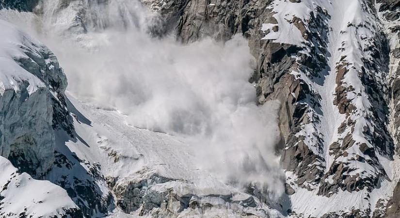 Lavina sodort el egy magyar házaspárt Tirolban