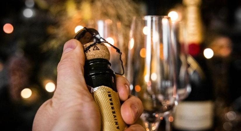 Önti magába a magyar, a boltoknak is jól jön becsalni vele a vásárlót: jellemzően 2000 forintot költünk pezsgőre – messze még champagne-kultúra