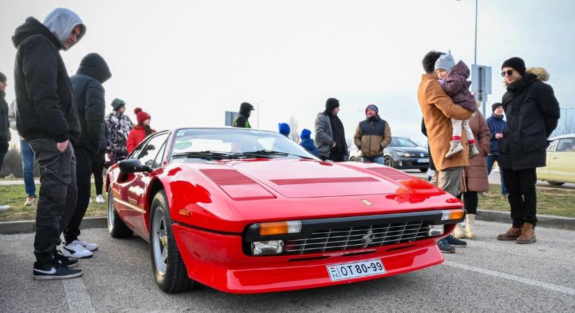 Több tucat veteránautó randevúzott Győrben - fotók