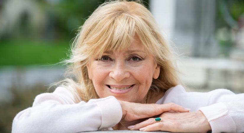 Eszméletlenül jól néz ki a bársonyos hangú Bencze Ilona – ez a titka