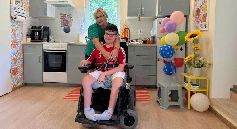 A Duchenne-szindrómás Krisztián lesz a DJ a szilveszteri buliban