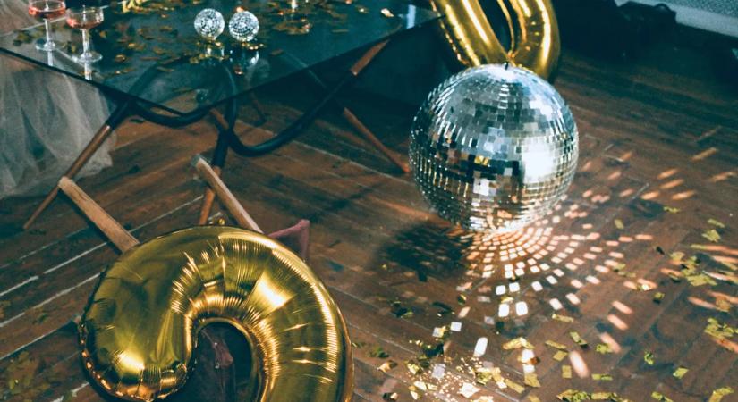 Gyilkosság, lángoló rendőrautók és szükségállapot – Szilveszteri bulik a pokolból: öt újévi parti, ami katasztrófába torkollott