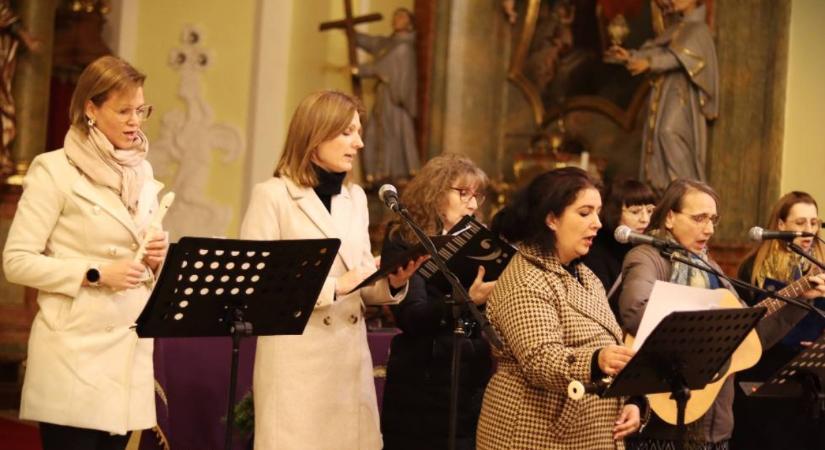 „Örülnek a fiatalok a könnyűzenének a templomokban, dicsőítéseken”