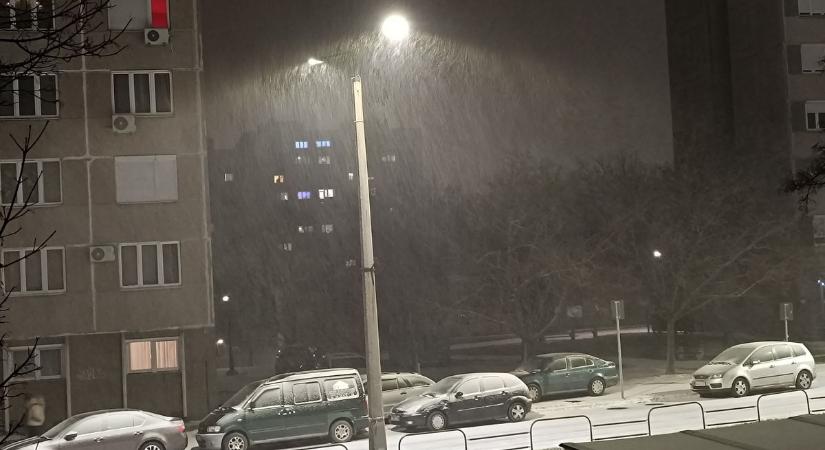 Hópelyhek és fények tánca – Ez tényleg egy különös szilveszter (videóval)