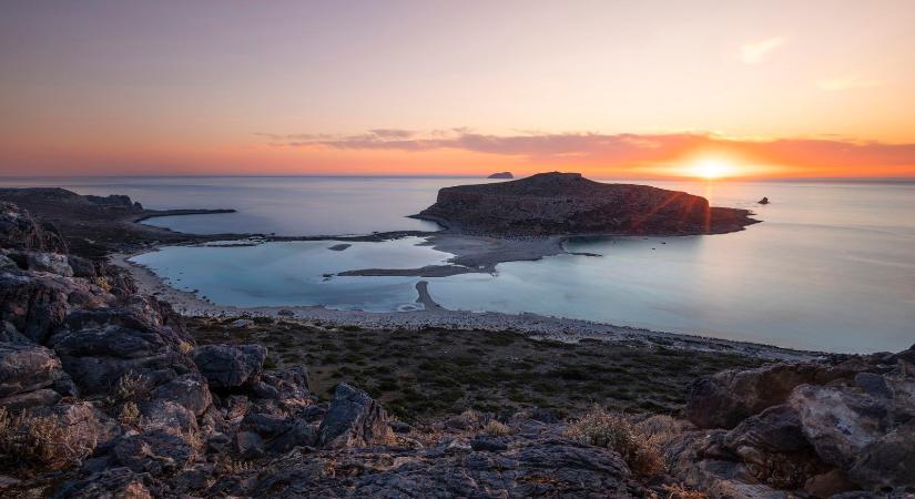 Világszenzáció, kinyitották a tenger közepén álló iszonyatos piramist, elállt a szavuk attól, ami eléjük tárult
