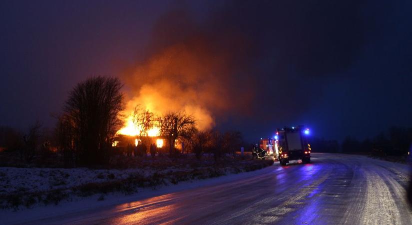 Mozgalmas szilveszter: tűzijáték okozta tűzesetek okoztak ijedtséget