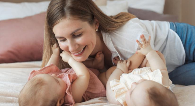 Fantasztikusan gyorsan kapcsolsz, ha 10 másodperc alatt rájössz, ki a képen szereplő ikrek édesanyja