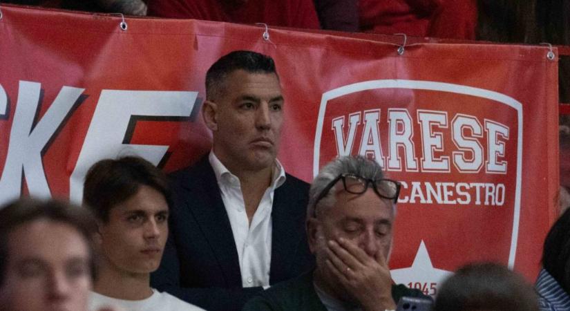 Botrány az olasz kosárlabdában: az öltözőfolyosón, hátulról támadták meg az olimpiai bajnokot