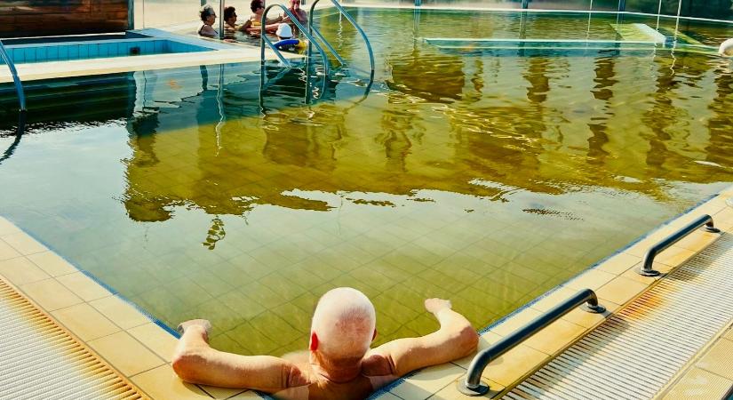 Sokan nem is gondolnák, milyen színvonalas termálfürdő rejtőzik ebben a Tisza menti városban