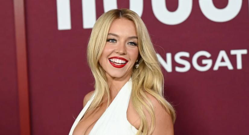 Nem lehet eltakarni, ismét kipakolta gigamelleit Sydney Sweeney