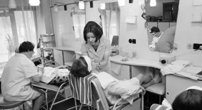 Kamillás gőz, gyantaillat – Nosztalgikus pillanatok a szocialista kozmetikákban