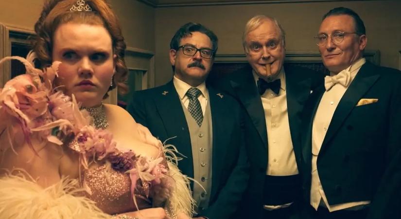 Így köszöntik az újévet a mocskosul gazdagok — Palace Hotel kritika