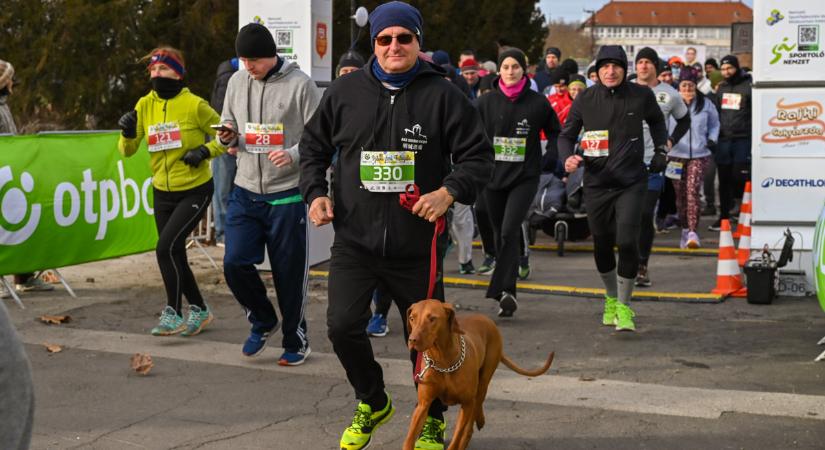 Ismét több százan futócipőben búcsúztatták az évet Békéscsabán