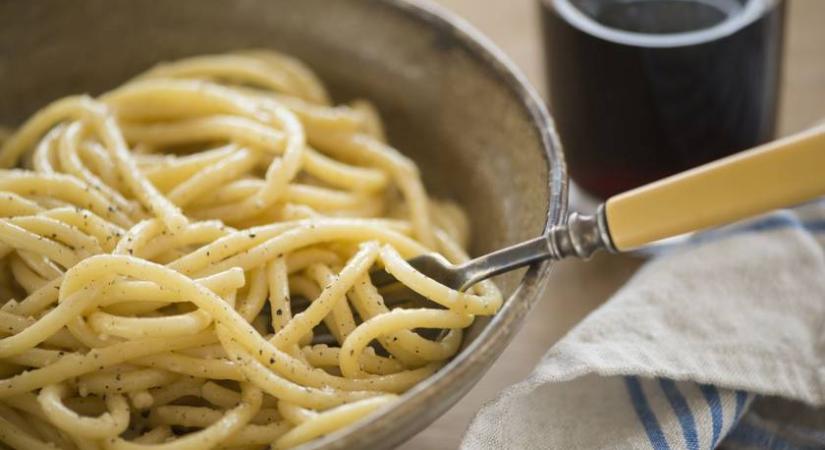 15 perces spagetti vajban megforgatva: alig valamiből készül a cacio e pepe