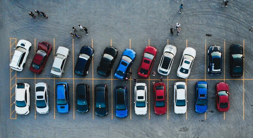 Ingyenes parkoló nyílik a nagyvárosban