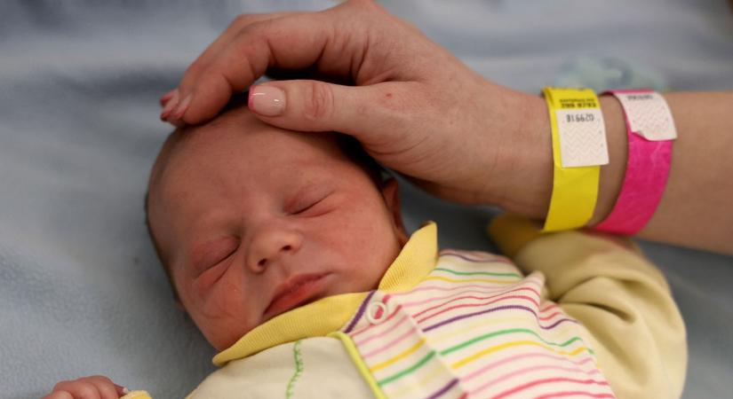 Világra jöttek 2026 első magyar gyermekei: vidéken és Budapesten is kislányok születtek