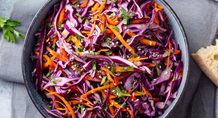 Évköszöntő lilakáposzta-saláta: egészséges és finom köret